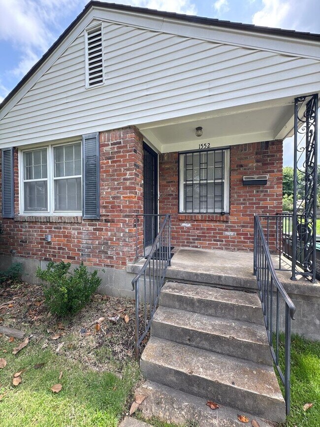 Building Photo - Newly Renovated Home - East Memphis