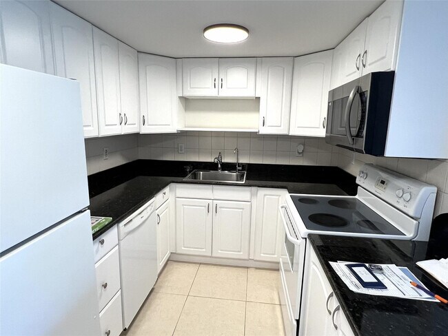 Building Photo - 505 NE 20th Ave