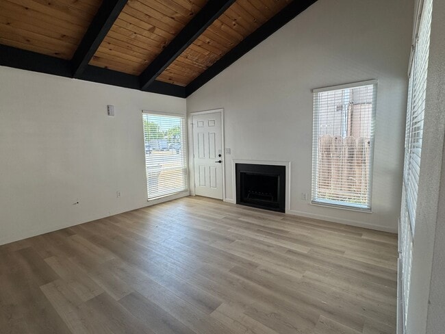 Building Photo - Completely Remodeled Three Bed, Two Bath D...