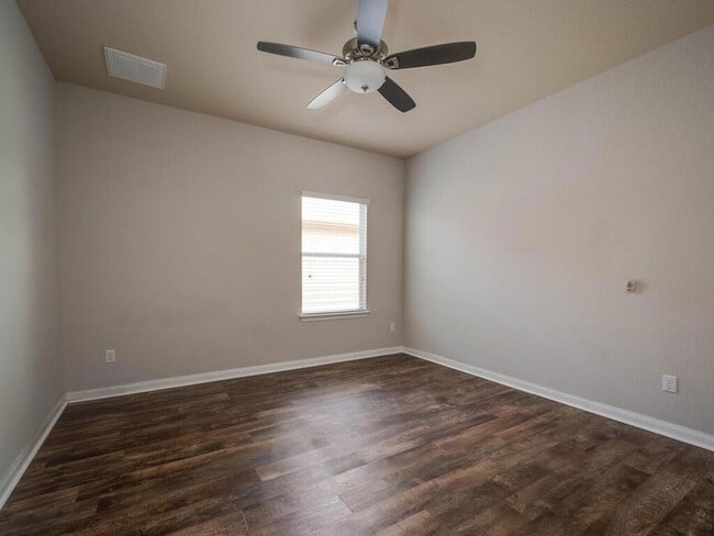 Building Photo - 688 Donegal Ln