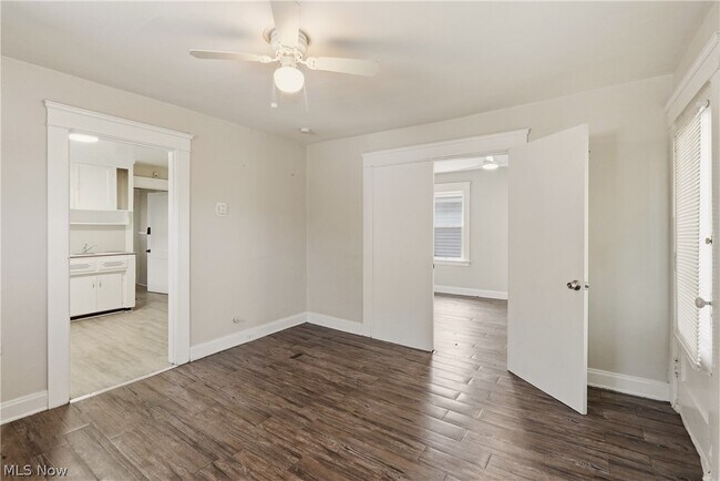 Building Photo - 515 E 143rd St