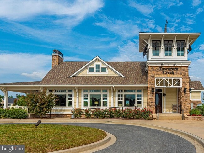 Building Photo - 1807 Fairway Ln