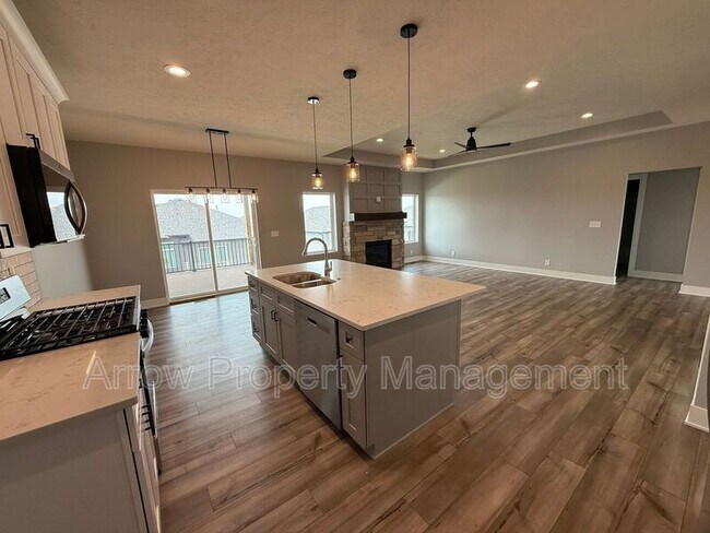 Building Photo - 9425 Estela Ave