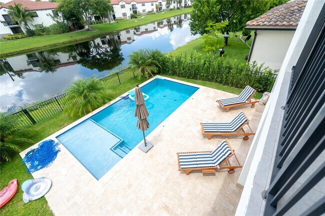 Building Photo - 11826 SW 13th Ct