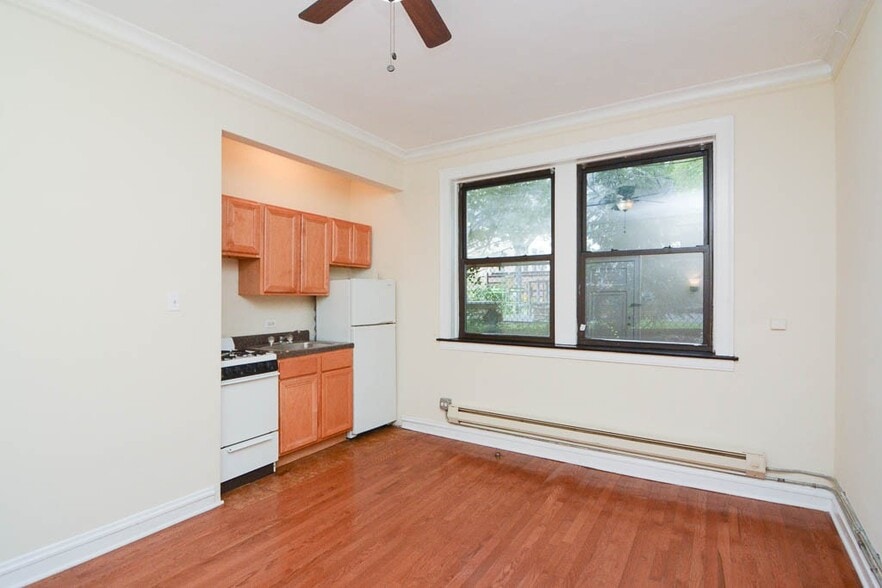 Building Photo - 4551 N Damen Ave