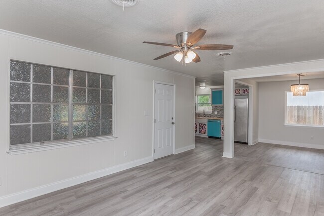 Building Photo - 3995 Tom Ln Dr