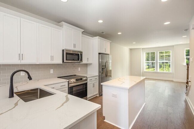 Building Photo - Townhome in West Charlotte
