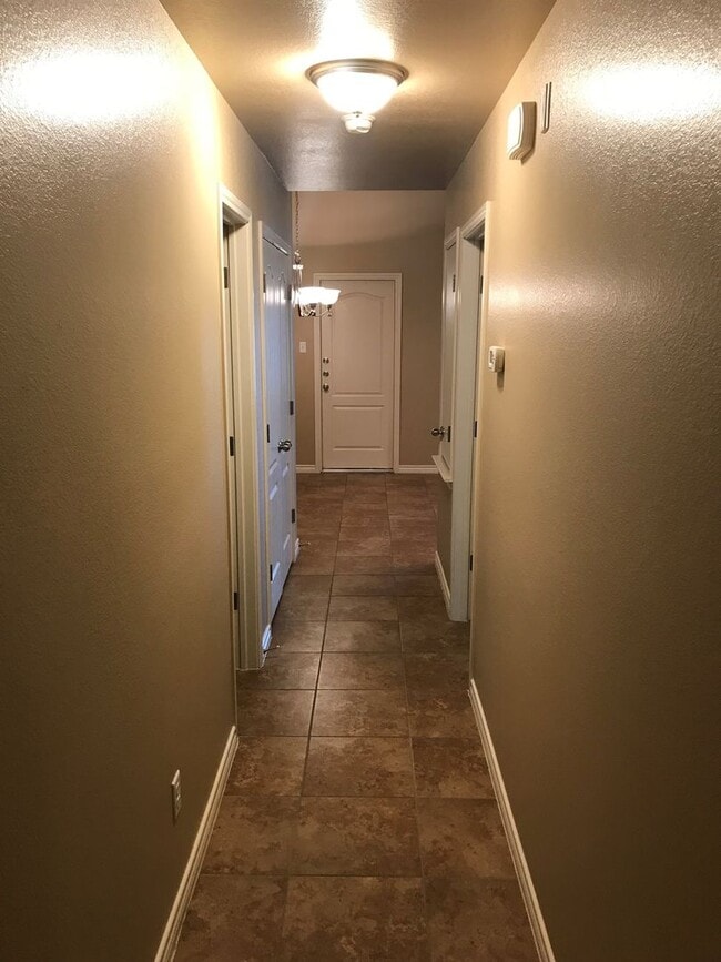 Building Photo - 2 Bedroom | 2 Bath  Located off Clear Creek Road in Killeen.