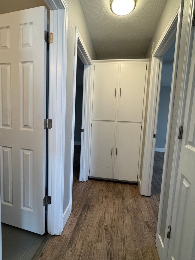 Building Photo - 1916 SW E Ave