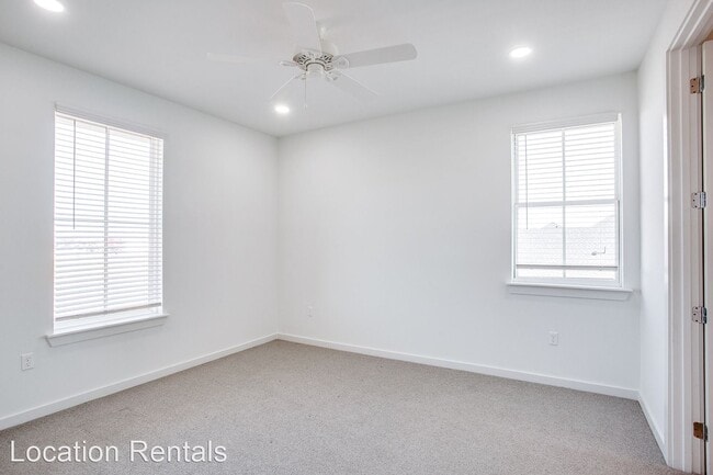 Building Photo - 3 br, 2.5 bath House - 11518 Savannah Avenue