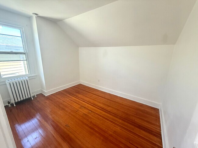 Building Photo - 228 Saratoga St