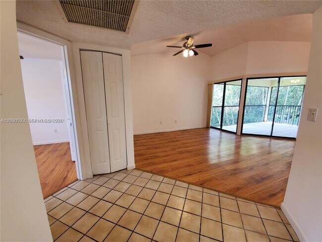 Building Photo - 805 N Franklin Ave