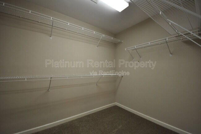 Building Photo - 7115 Red Fox Ln