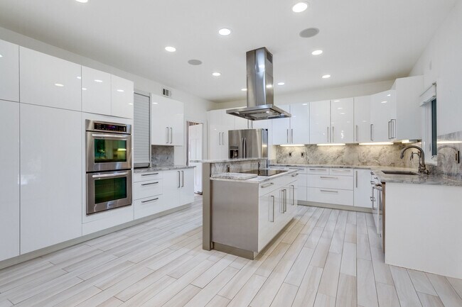 Building Photo - 4611 Charleston Terrace NW