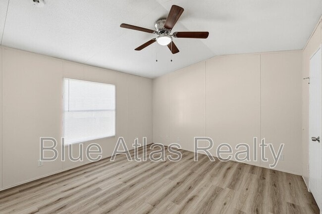 Building Photo - 825 Dawn Light Dr