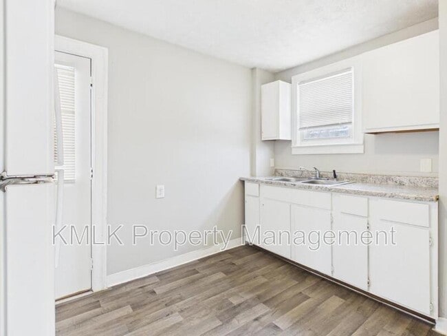 Building Photo - 806 Crouse St