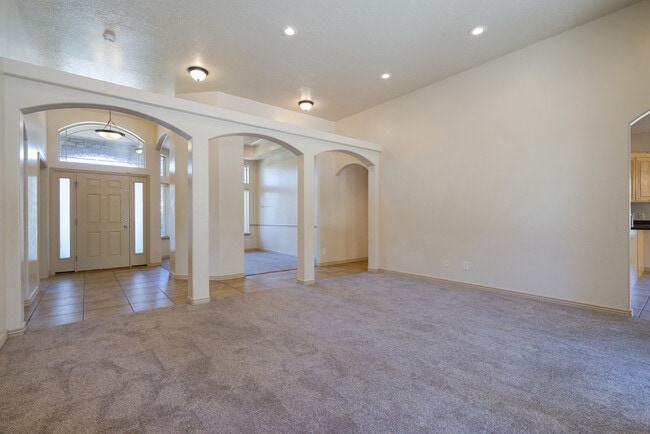 Building Photo - 4 Bedroom in The Knolls at Little Valley