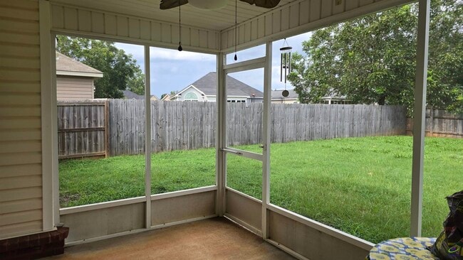 Building Photo - 213 Summerstone Bend