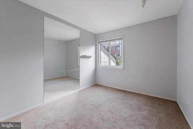 Building Photo - 2337 Glade Bank Way