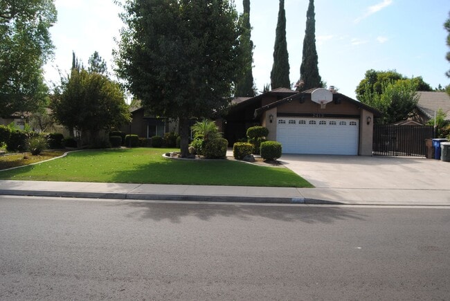 Primary Photo - 2413 Sunrise Dr