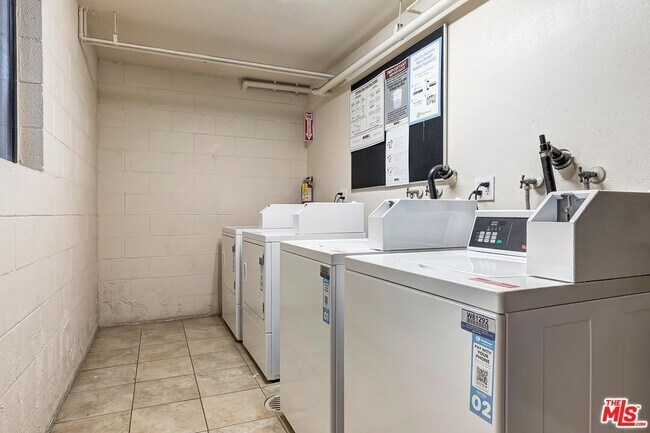 Building Photo - 5805 Whitsett Ave