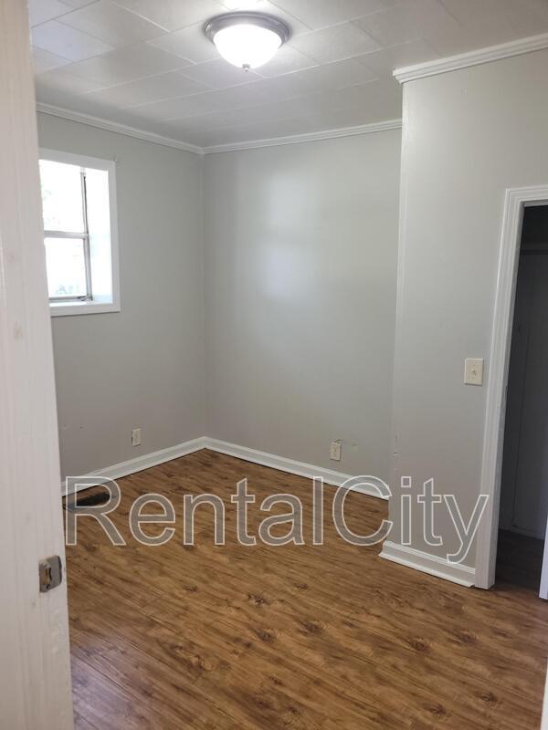 Building Photo - 322 Mcknight St