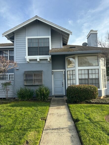 Building Photo - 2017 Vista del Mar