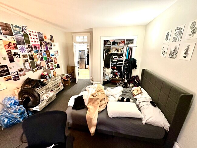 Building Photo - 829-833 Beacon Unit 501