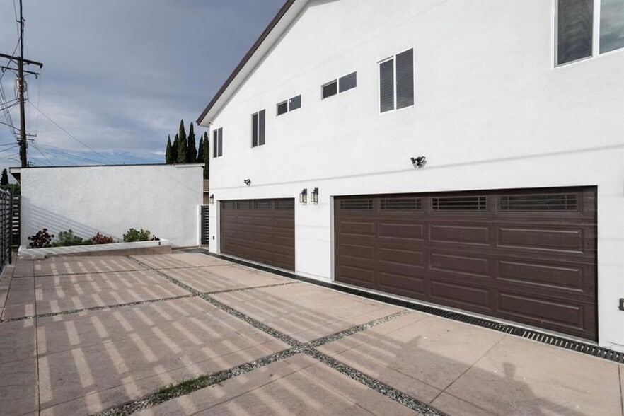 Building Photo - 1033 S Bonnie Beach Pl