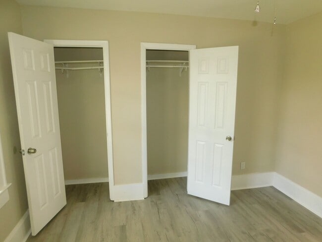 Building Photo - Fully Remodeled Rooming House in Quiet North Side Neighborhood with High End Appointments