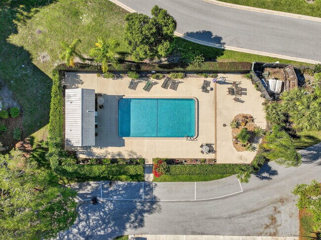 Building Photo - 5230 SE Seascape Way