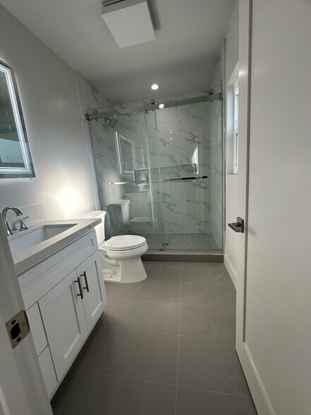Building Photo - 1477 S Sherbourne Dr