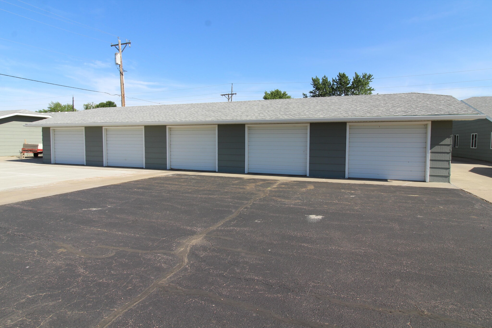 GARAGES - 1101 W Elm Ave
