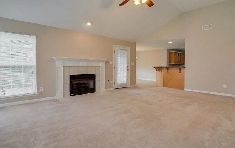Building Photo - 3013 Parkridge Dr