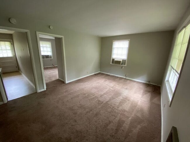 Building Photo - Cute 1 Bedroom in East Nashville!