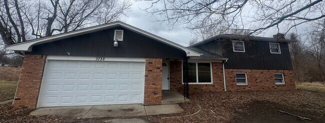 Building Photo - Gorgeous West Lafayette 4 bedroom Home - New Kitchen, Many Upgrades!