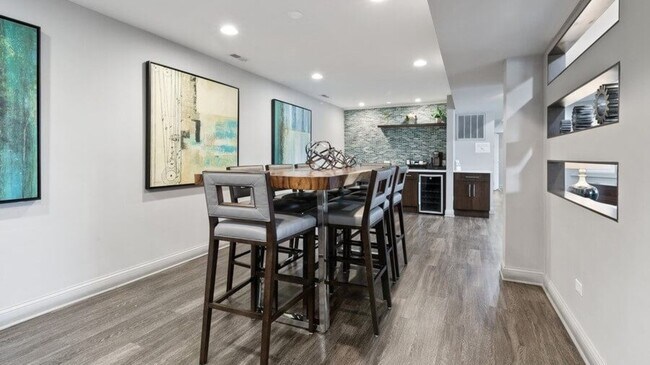 Building Photo - 4050 W 115th St