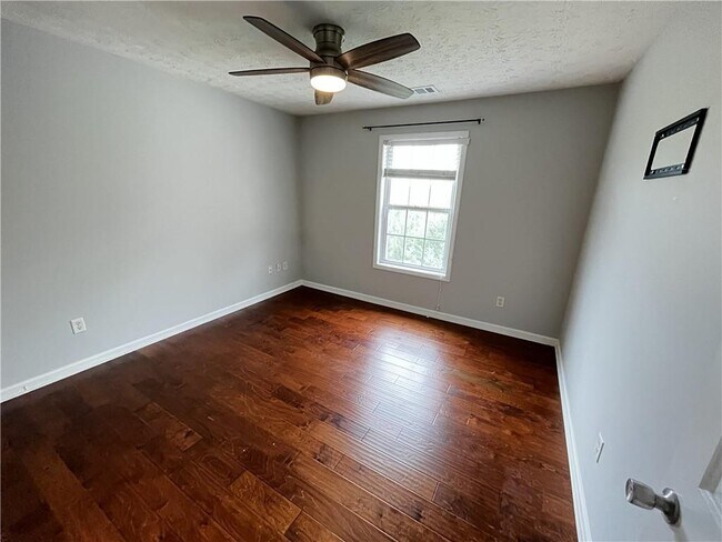 Building Photo - 2258 St Albans Pl