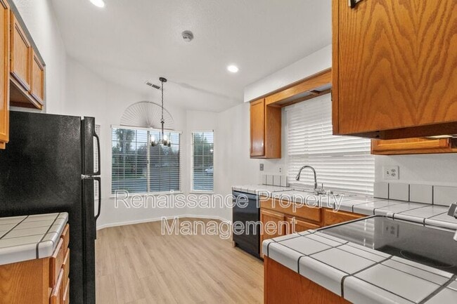 Building Photo - 165 Henry Ct