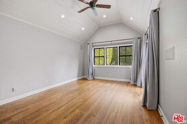 Building Photo - 4316 N Clybourn Ave