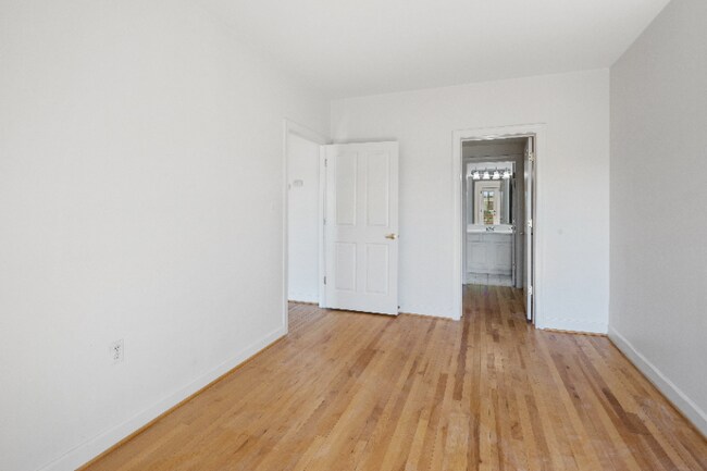 Building Photo - 1820 Lancaster St