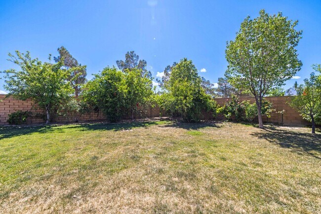 Building Photo - 4 bedrooms / 3 bathroom OPEN floor plan HOUSE for rent in LANCASTER