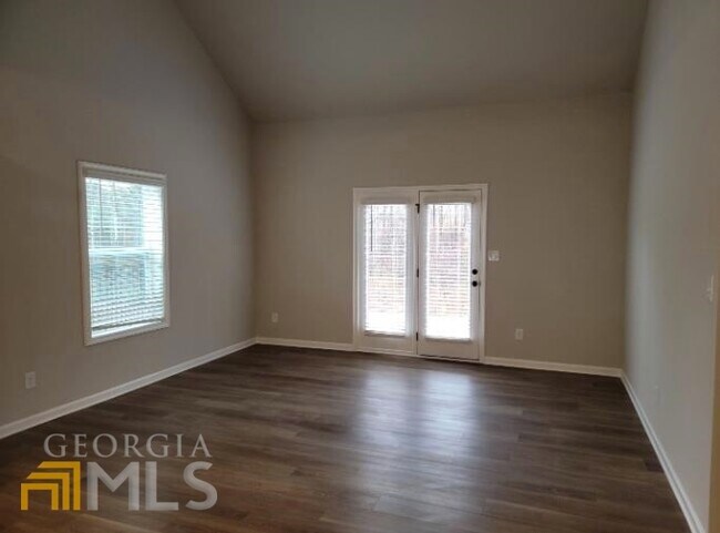 Building Photo - 275 S Ridge