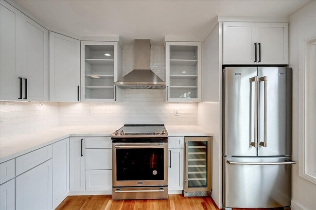 Building Photo - Light Filled Newly Remodeled Home w/ Fanta...