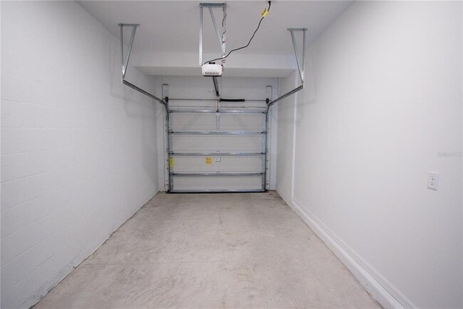 Building Photo - 2500 Skyline Lp