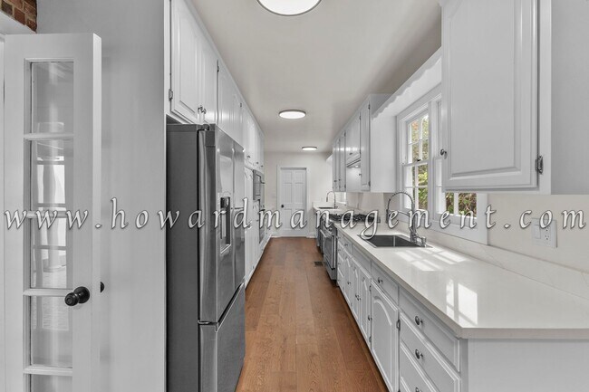 Building Photo - Contemporary Style 5bed/5bath Home with Ad...
