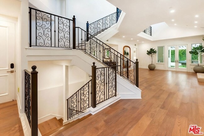 Building Photo - 363 S Saltair Ave