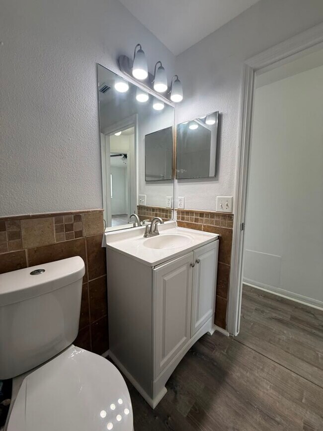 Building Photo - 833 Caribbean Dr