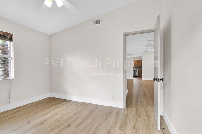 Building Photo - 2431 Key Largo Ln