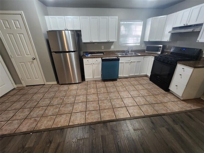 Building Photo - 2714 Whitis Ave